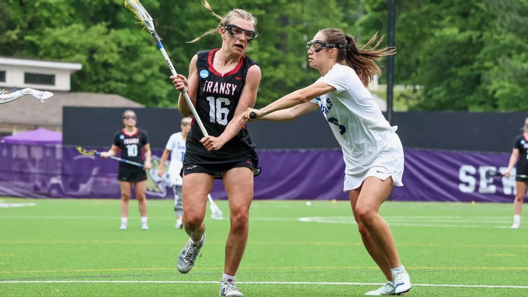 The women’s lacrosse team won against Transylvania University and Sewanee in the second round of the NCAA tournament, but ultimately lost to Gettysburg College by eight goals. Photo by Lian Selvido of Sewanee